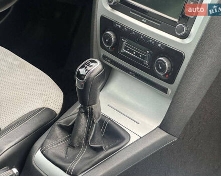 Синій Шкода Октавія, об'ємом двигуна 2 л та пробігом 319 тис. км за 9590 $, фото 40 на Automoto.ua