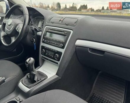 Синий Шкода Октавия, объемом двигателя 1.6 л и пробегом 245 тыс. км за 8490 $, фото 2 на Automoto.ua