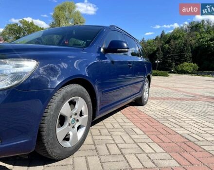 Синий Шкода Октавия, объемом двигателя 1.6 л и пробегом 285 тыс. км за 8000 $, фото 4 на Automoto.ua