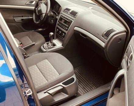 Шкода Октавия 2012 в Ужгороде на Automoto.ua Синий Шкода Октавия, объемом двигателя 2 л и пробегом 327 тыс. км за 7250 $, фото 2 на Automoto.ua