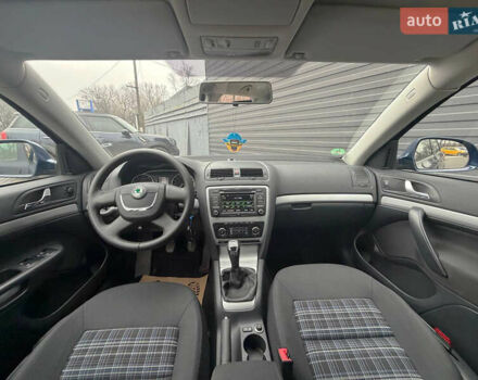 Синій Шкода Октавія, об'ємом двигуна 1.2 л та пробігом 222 тис. км за 7800 $, фото 4 на Automoto.ua