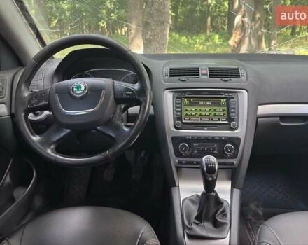 Синій Шкода Октавія, об'ємом двигуна 1.2 л та пробігом 247 тис. км за 3650 $, фото 28 на Automoto.ua