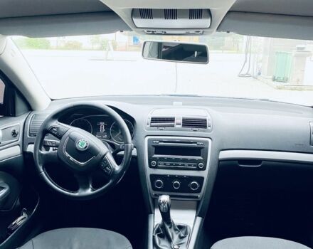 Шкода Октавия 2012 в Ужгороде на Automoto.ua Синий Шкода Октавия, объемом двигателя 2 л и пробегом 327 тыс. км за 7250 $, фото 4 на Automoto.ua