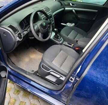 Синий Шкода Октавия, объемом двигателя 1.6 л и пробегом 284 тыс. км за 9300 $, фото 3 на Automoto.ua