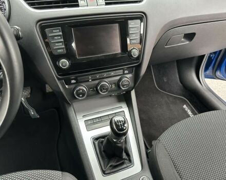 Синий Шкода Октавия, объемом двигателя 1.6 л и пробегом 230 тыс. км за 11400 $, фото 13 на Automoto.ua