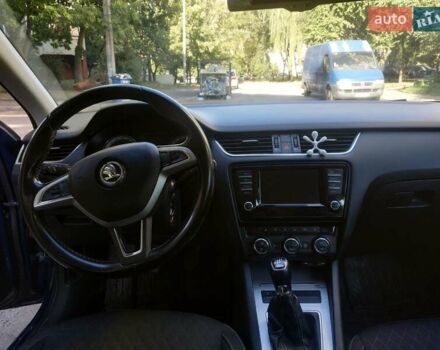 Синий Шкода Октавия, объемом двигателя 1.6 л и пробегом 280 тыс. км за 10050 $, фото 4 на Automoto.ua
