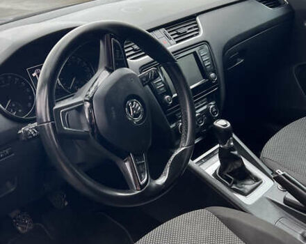 Синий Шкода Октавия, объемом двигателя 1.6 л и пробегом 316 тыс. км за 9500 $, фото 2 на Automoto.ua