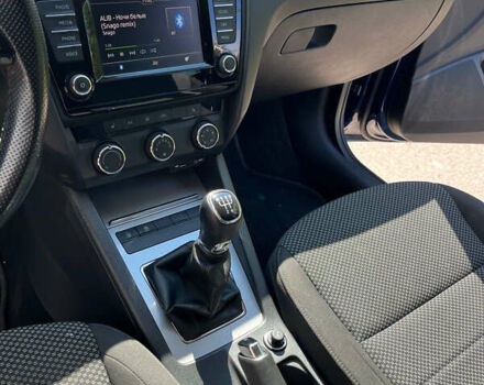 Синій Шкода Октавія, об'ємом двигуна 1.6 л та пробігом 320 тис. км за 10000 $, фото 16 на Automoto.ua