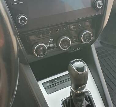 Синий Шкода Октавия, объемом двигателя 1.6 л и пробегом 230 тыс. км за 13700 $, фото 50 на Automoto.ua