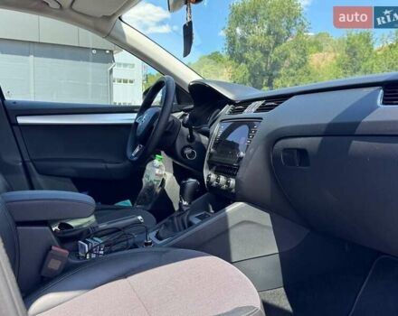 Синий Шкода Октавия, объемом двигателя 1.6 л и пробегом 220 тыс. км за 13999 $, фото 12 на Automoto.ua