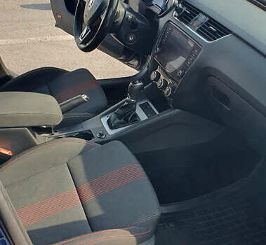 Синий Шкода Октавия, объемом двигателя 1.6 л и пробегом 230 тыс. км за 13700 $, фото 40 на Automoto.ua