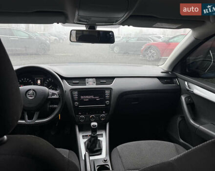 Синий Шкода Октавия, объемом двигателя 1.6 л и пробегом 264 тыс. км за 10500 $, фото 8 на Automoto.ua