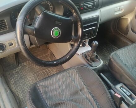 Синий Шкода Октавия, объемом двигателя 1.6 л и пробегом 300 тыс. км за 2300 $, фото 5 на Automoto.ua