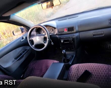 Синий Шкода Октавия, объемом двигателя 1.9 л и пробегом 300 тыс. км за 3850 $, фото 2 на Automoto.ua