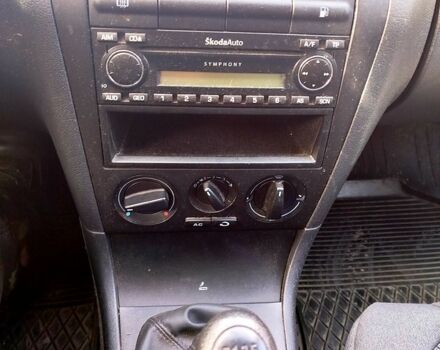 Синий Шкода Октавия, объемом двигателя 1.4 л и пробегом 260 тыс. км за 4000 $, фото 3 на Automoto.ua