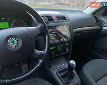 Синий Шкода Октавия, объемом двигателя 1.6 л и пробегом 243 тыс. км за 3950 $, фото 10 на Automoto.ua