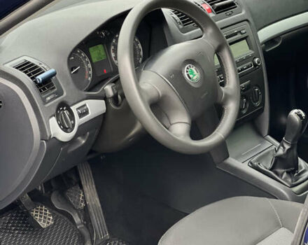 Синий Шкода Октавия, объемом двигателя 1.6 л и пробегом 210 тыс. км за 5500 $, фото 11 на Automoto.ua