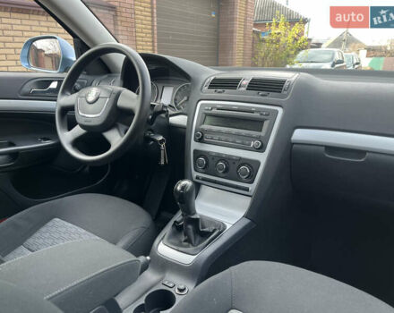 Синий Шкода Октавия, объемом двигателя 1.6 л и пробегом 207 тыс. км за 8450 $, фото 54 на Automoto.ua