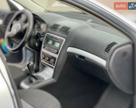 Синий Шкода Октавия, объемом двигателя 1.6 л и пробегом 248 тыс. км за 7999 $, фото 19 на Automoto.ua