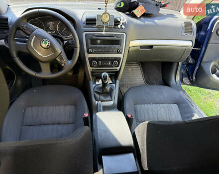 Шкода Октавия 2011 в Ужгороде на Automoto.ua Синий Шкода Октавия, объемом двигателя 1.6 л и пробегом 300 тыс. км за 7299 $, фото 3 на Automoto.ua