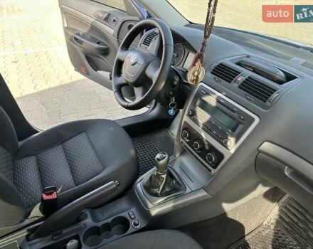 Шкода Октавия 2012 в Тячеве на Automoto.ua Синий Шкода Октавия, объемом двигателя 1.97 л и пробегом 238 тыс. км за 9300 $, фото 6 на Automoto.ua