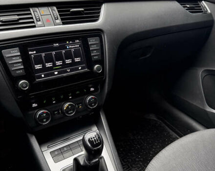 Синий Шкода Октавия, объемом двигателя 1.97 л и пробегом 228 тыс. км за 13200 $, фото 9 на Automoto.ua