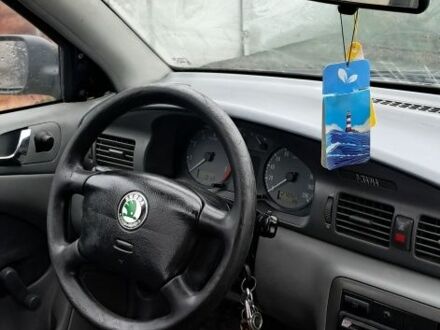 Синій Шкода Октавія, об'ємом двигуна 1 л та пробігом 270 тис. км за 2400 $, фото 1 на Automoto.ua