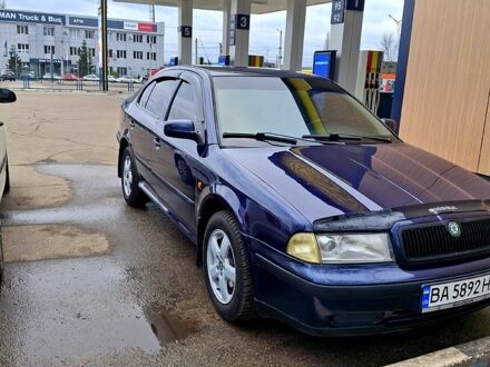 Синий Шкода Октавия, объемом двигателя 1.6 л и пробегом 300 тыс. км за 3300 $, фото 1 на Automoto.ua