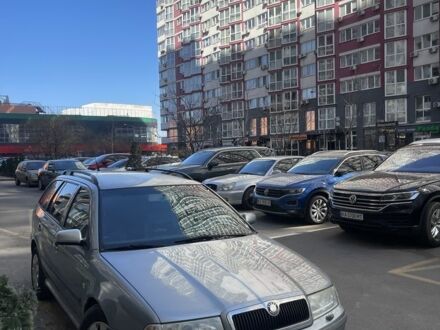 Синий Шкода Октавия, объемом двигателя 1.9 л и пробегом 300 тыс. км за 2000 $, фото 1 на Automoto.ua