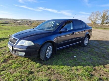 Синий Шкода Октавия, объемом двигателя 1.6 л и пробегом 350 тыс. км за 5800 $, фото 1 на Automoto.ua