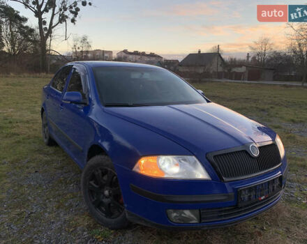 Синий Шкода Октавия, объемом двигателя 1.6 л и пробегом 243 тыс. км за 3950 $, фото 1 на Automoto.ua