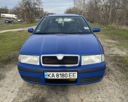 Синий Шкода Октавия, объемом двигателя 1.6 л и пробегом 350 тыс. км за 3900 $, фото 1 на Automoto.ua