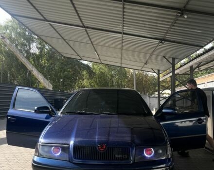 Синий Шкода Октавия, объемом двигателя 1.8 л и пробегом 350 тыс. км за 5000 $, фото 1 на Automoto.ua