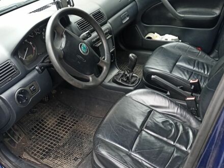 Синий Шкода Октавия, объемом двигателя 1.6 л и пробегом 220 тыс. км за 2500 $, фото 1 на Automoto.ua