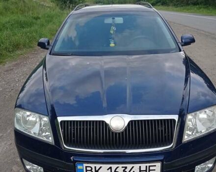 Синий Шкода Октавия, объемом двигателя 1.6 л и пробегом 235 тыс. км за 5200 $, фото 1 на Automoto.ua