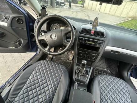 Синий Шкода Октавия, объемом двигателя 1.6 л и пробегом 300 тыс. км за 6000 $, фото 1 на Automoto.ua