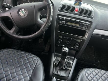 Синий Шкода Октавия, объемом двигателя 1.6 л и пробегом 300 тыс. км за 6000 $, фото 1 на Automoto.ua