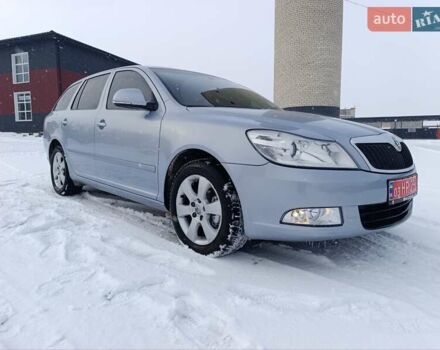 Синий Шкода Октавия, объемом двигателя 1.8 л и пробегом 230 тыс. км за 7600 $, фото 1 на Automoto.ua