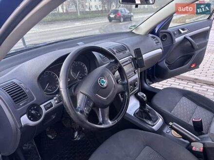 Синий Шкода Октавия, объемом двигателя 1.6 л и пробегом 300 тыс. км за 7200 $, фото 1 на Automoto.ua