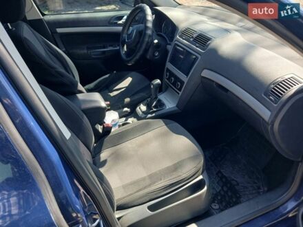 Синий Шкода Октавия, объемом двигателя 1.6 л и пробегом 218 тыс. км за 9000 $, фото 1 на Automoto.ua