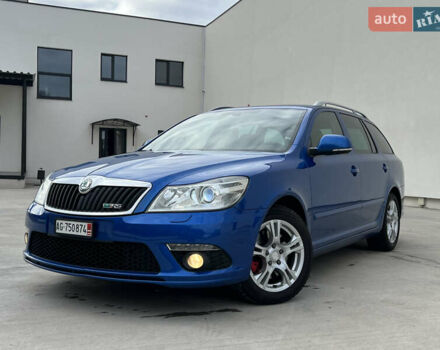 Синий Шкода Октавия, объемом двигателя 2 л и пробегом 204 тыс. км за 12350 $, фото 1 на Automoto.ua