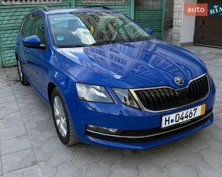 Синий Шкода Октавия, объемом двигателя 1.6 л и пробегом 216 тыс. км за 12700 $, фото 1 на Automoto.ua