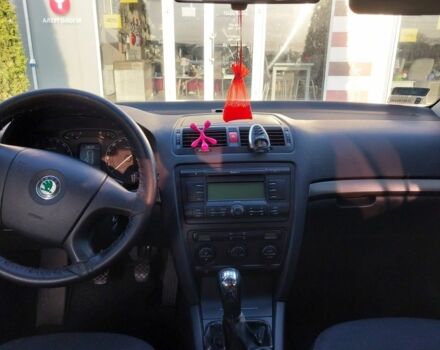 Шкода Октавия 2004 в Ужгороде на Automoto.ua Зеленый Шкода Октавия, объемом двигателя 2 л и пробегом 280 тыс. км за 5500 $, фото 3 на Automoto.ua