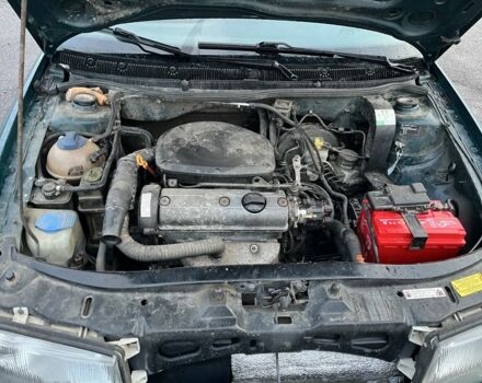 Зеленый Шкода Октавия, объемом двигателя 1.6 л и пробегом 260 тыс. км за 3750 $, фото 5 на Automoto.ua