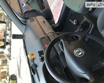 Зелений Шкода Октавія, об'ємом двигуна 1.6 л та пробігом 256 тис. км за 5400 $, фото 21 на Automoto.ua