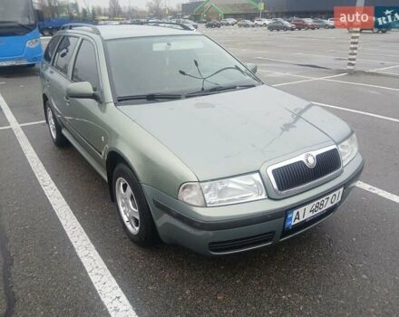 Зеленый Шкода Октавия, объемом двигателя 1.6 л и пробегом 273 тыс. км за 5300 $, фото 1 на Automoto.ua