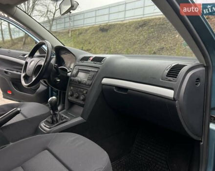 Зелений Шкода Октавія, об'ємом двигуна 1.6 л та пробігом 245 тис. км за 4999 $, фото 22 на Automoto.ua