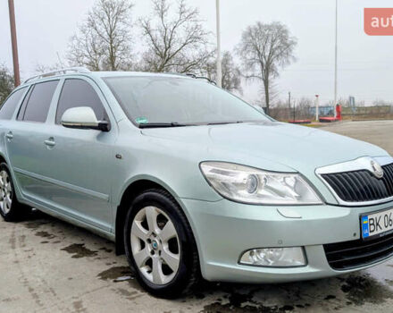 Зеленый Шкода Октавия, объемом двигателя 1.97 л и пробегом 367 тыс. км за 9300 $, фото 1 на Automoto.ua