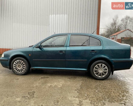 Зеленый Шкода Октавия, объемом двигателя 1.6 л и пробегом 290 тыс. км за 2950 $, фото 2 на Automoto.ua