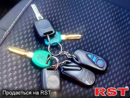 Зеленый Шкода Октавия, объемом двигателя 1.6 л и пробегом 300 тыс. км за 2800 $, фото 4 на Automoto.ua